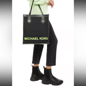 MICHAEL KORS Exclusive Bay Large Woven Canvas Tote Bag Black/green trimed